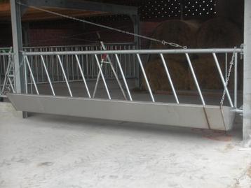 inox voederbakken beschikbaar voor biedingen