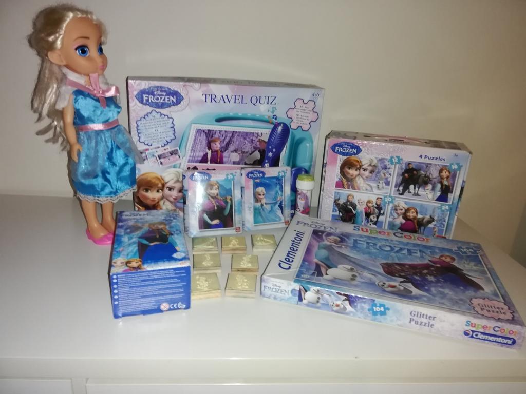 Frozen puzzels + travel quiz + pop + stempels, Enlèvement ou Envoi, Comme neuf