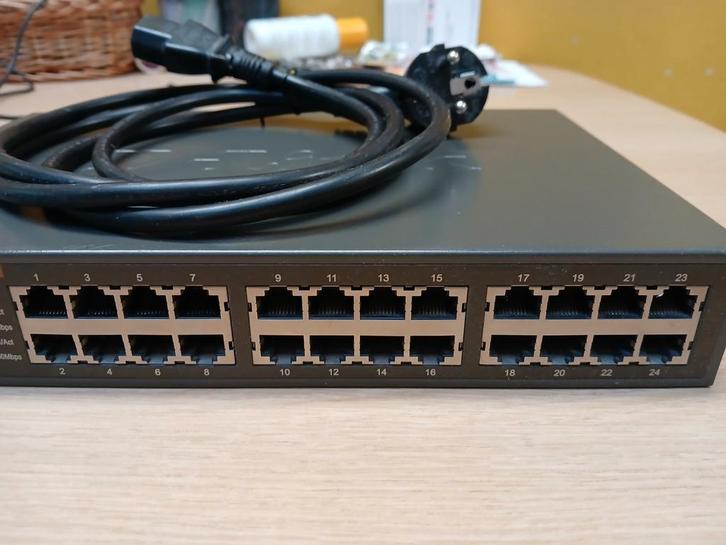 D-Link Switch Fast Ethernet pour 24 pc en réseaux, Computers en Software, Netwerk switches, Zo goed als nieuw, Ophalen of Verzenden