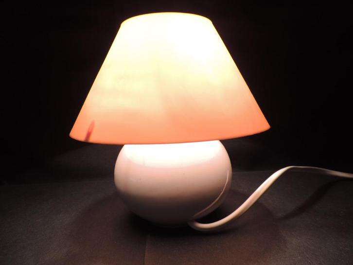 Lampe de chevet en porcelaine NEUF,  6 € enlèvement, Huis en Inrichting, Lampen | Tafellampen, Nieuw, Minder dan 50 cm, Overige materialen