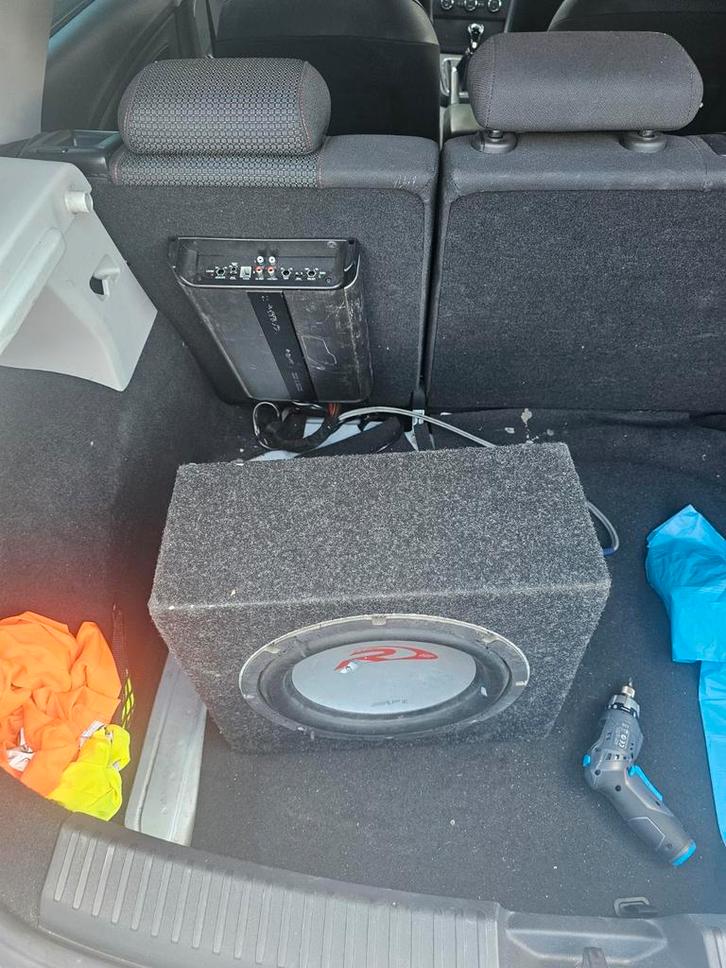 Woofer + Versterker Caliber, Auto diversen, Autospeakers, Ophalen of Verzenden
