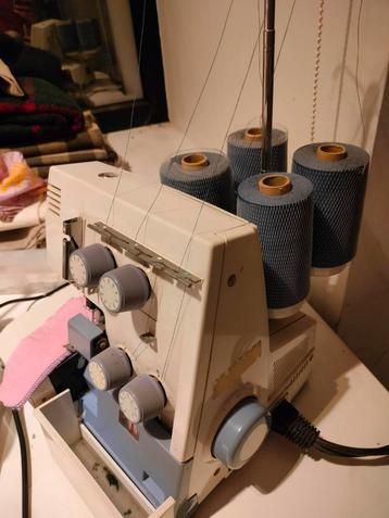 Overlock machine 3 of 4-draads beschikbaar voor biedingen
