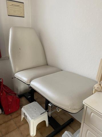 behandelingsstoel pedicure - schoonheidsspecialiste beschikbaar voor biedingen