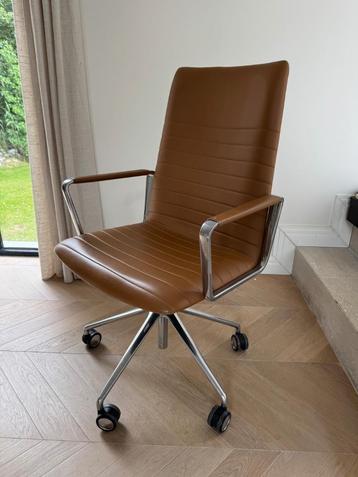 Lederen design bureaustoel merk Andreu World cognac leder beschikbaar voor biedingen