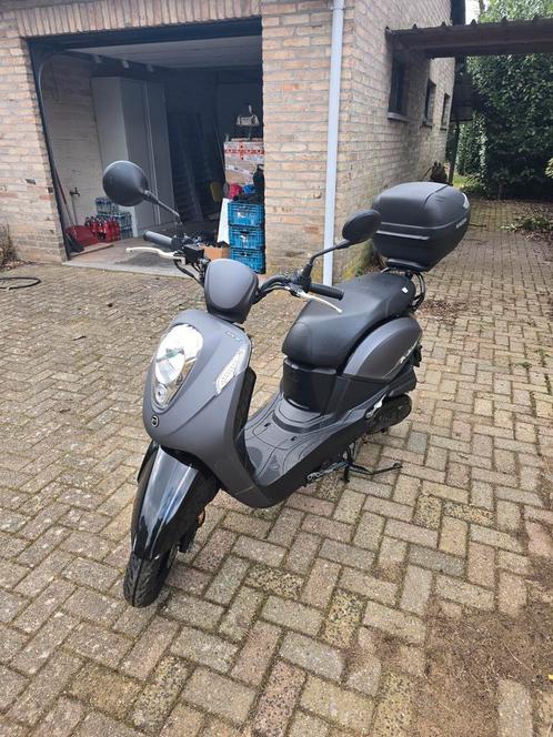 Sym Mio 50cc (A-Klasse) | Slechts 2.790 km | Maart 2023, Fietsen en Brommers, Scooters | SYM, Zo goed als nieuw, Mio, Klasse A (25 km/u)