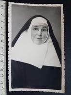 Fotokaart Non Zuster Soeur Fotograaf Briffaerts Brussel, Verzamelen, Foto's en Prenten, Foto, Klederdracht, Ophalen of Verzenden