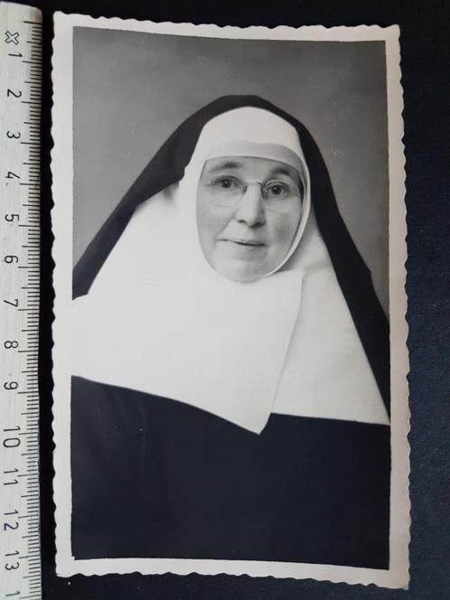 Fotokaart Non Zuster Soeur Fotograaf Briffaerts Brussel, Verzamelen, Foto's en Prenten, Zo goed als nieuw, Foto, Klederdracht