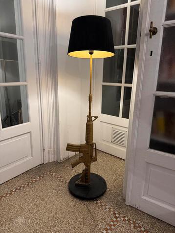 Zelfgemaakte lamp (naar designlamp van Philippe Starck) beschikbaar voor biedingen