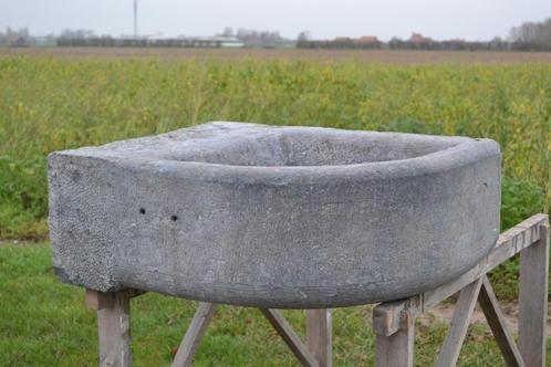 antieke zware gekapte arduinen hoektrog, Tuin en Terras, Bloembakken en Plantenbakken, Steen, Ophalen