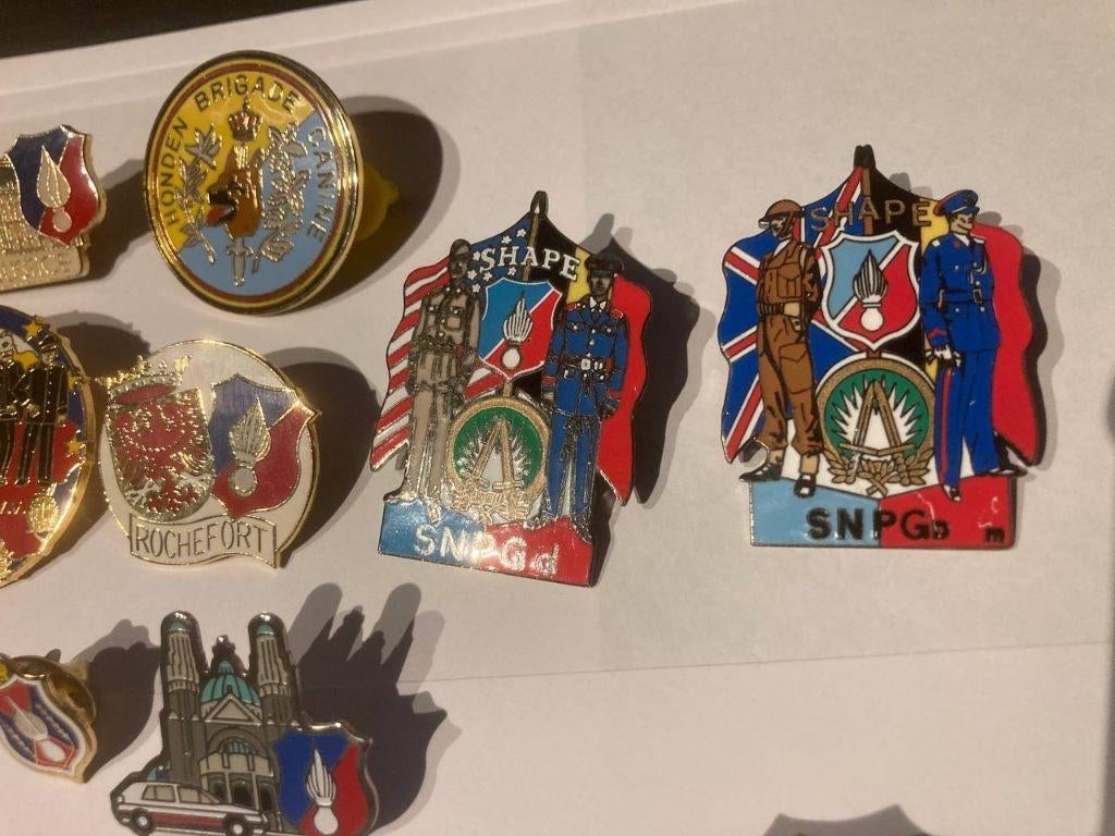 Lot de pin's militaire, gendarmerie, pompiers collection, Collections, Enlèvement ou Envoi, Armée de terre, Emblème ou Badge