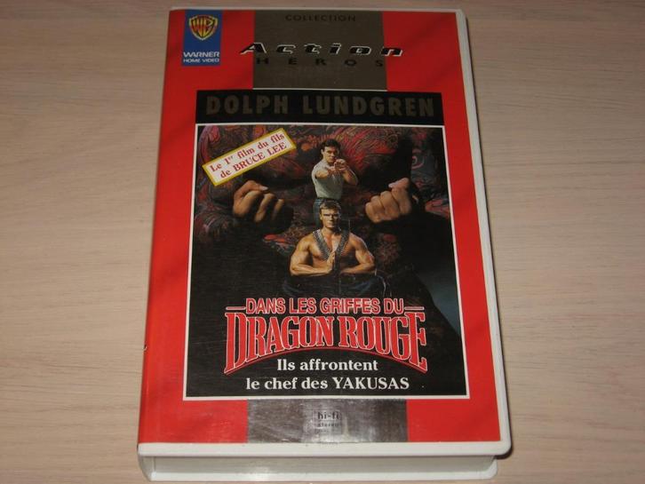 k7 vhs dans les griffes du dragon rouge, Cd's en Dvd's, VHS | Film, Zo goed als nieuw, Thrillers en Misdaad, Ophalen of Verzenden