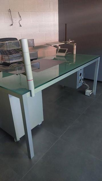 Bureau  beschikbaar voor biedingen