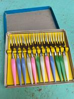 Ensemble de 12 fourchettes à cocktail vintage colorées, Enlèvement ou Envoi, Ensemble de couverts, Synthétique, Utilisé