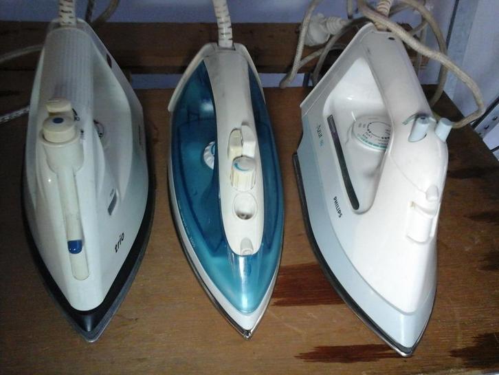 STRIJKIJZERS (2 stuks)(gewijzigd 26.06.2024), Elektronische apparatuur, Strijkijzers en Strijkplanken, Gebruikt, Strijkijzer met snoer