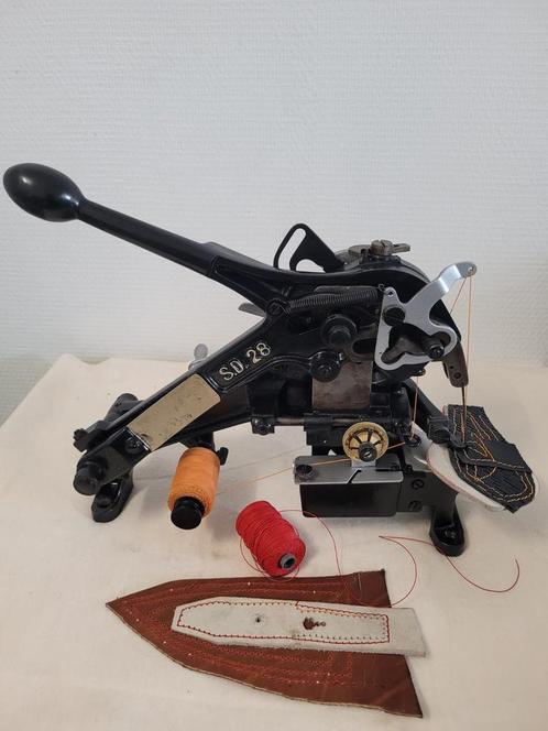 Machine à coudre cordonnerie Junker SD28, Antiquités & Art, Antiquités | Machines à coudre, Enlèvement ou Envoi