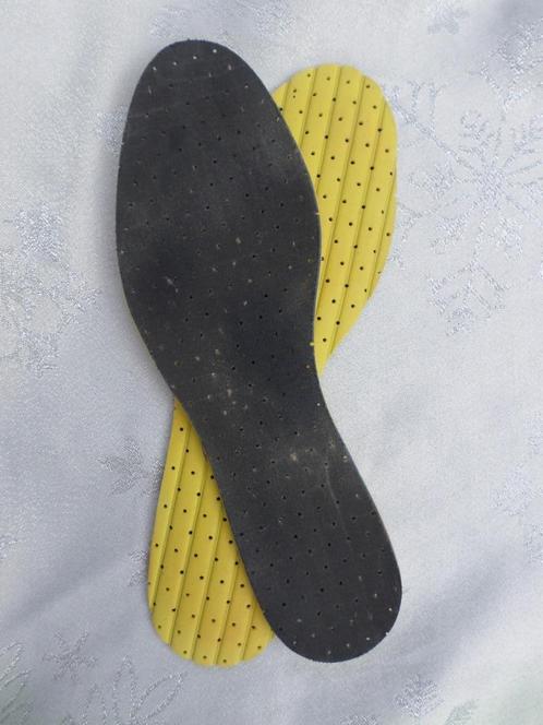 Paar gele en zwarte zolen in goede staat maat 37, Kinderen en Baby's, Kinderkleding | Schoenen en Sokken, Gebruikt, Overige typen