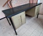 Robuust metalen bureau (2 stuks), Ophalen, Gebruikt, Bureau
