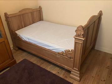 Antiek bed in olm type twijfelaar beschikbaar voor biedingen