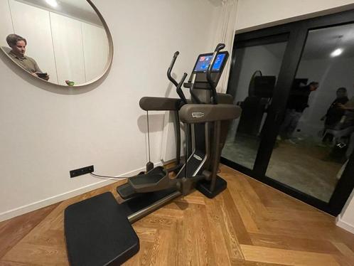 Lot de 3 vélos elliptiques Technogym Artis ! 8500 et, Sports & Fitness, Appareils de fitness, Comme neuf, Vélo elliptique, Jambes