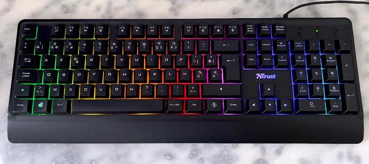 Bedraad Toetsenbord met Achtergrondverlichting - Merk TRUST, Computers en Software, Toetsenborden, Gebruikt, Azerty, Bedraad, Ophalen of Verzenden