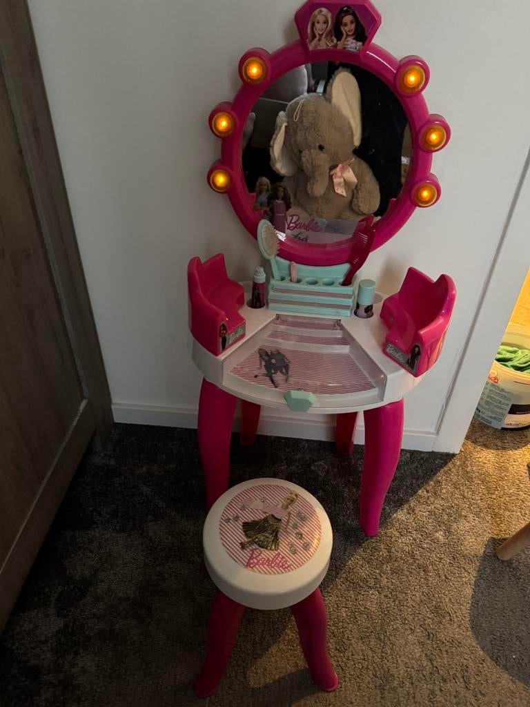 Barbie make-up tafel+krukje met lampjes en muziek, Kinderen en Baby's, Ophalen, Zo goed als nieuw