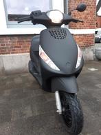 Prachtige Piaggio Zip Klasse A 2022 mat zwart, Fietsen en Brommers, Ophalen, Zip, Klasse A (25 km/u), Zo goed als nieuw