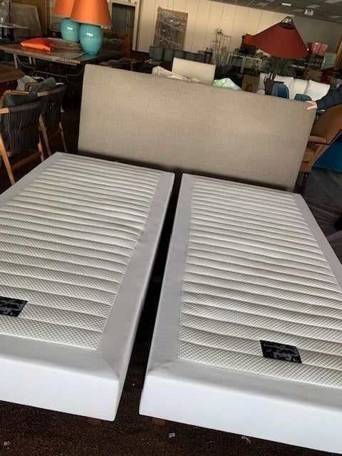 Lit double - magnitude de luxe + tête de lit, Maison & Meubles, Chambre à coucher | Lits, Comme neuf, Autres dimensions, 200 cm