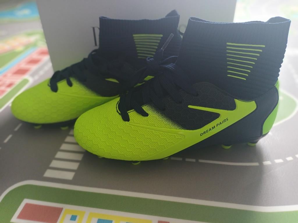 LOT FOOT REVENDEUR – Chaussures + Gants + Protège Tibias, Enlèvement ou Envoi