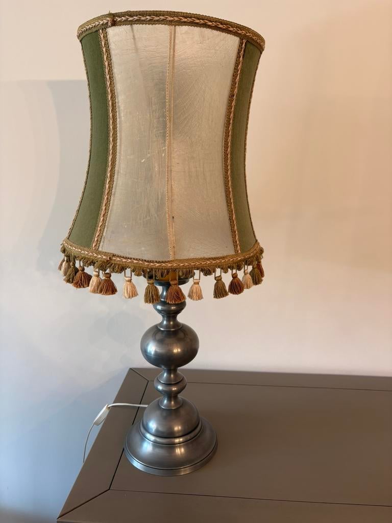 Lampe de table en étain, Enlèvement