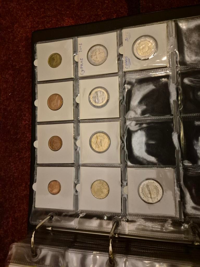 Verzameling euromunten in 2mappen € 802 nominaal  in munte, Ophalen of Verzenden