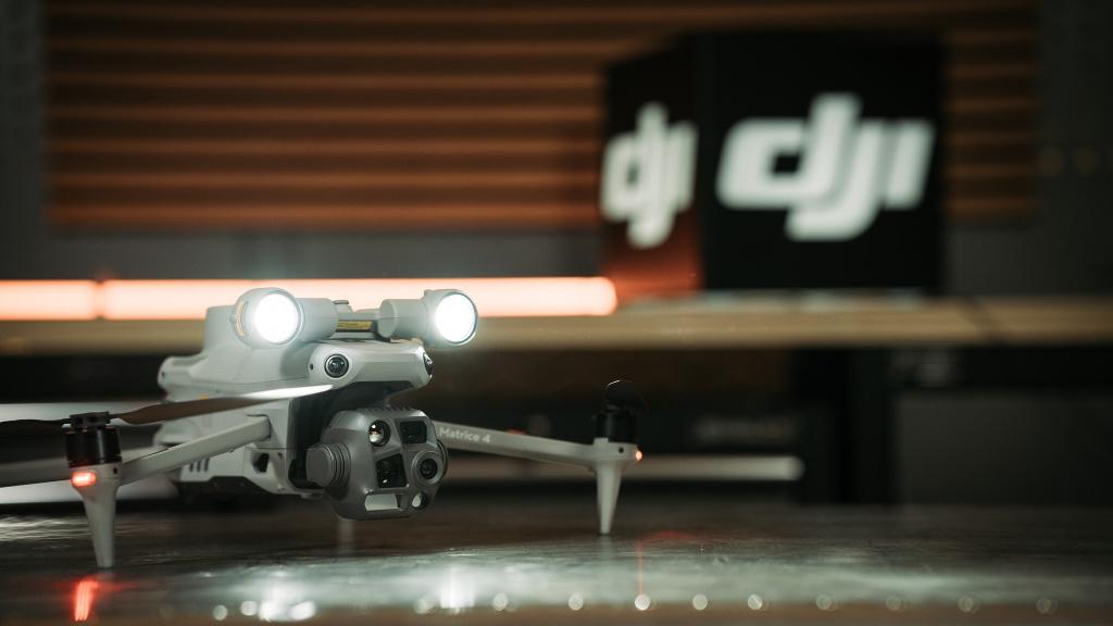 DJI Matrice 4T +1 Year of DJI Care Enterprise Basic, TV, Hi-fi & Vidéo, Drones, Neuf, Drone professionnel, Qualité supérieure