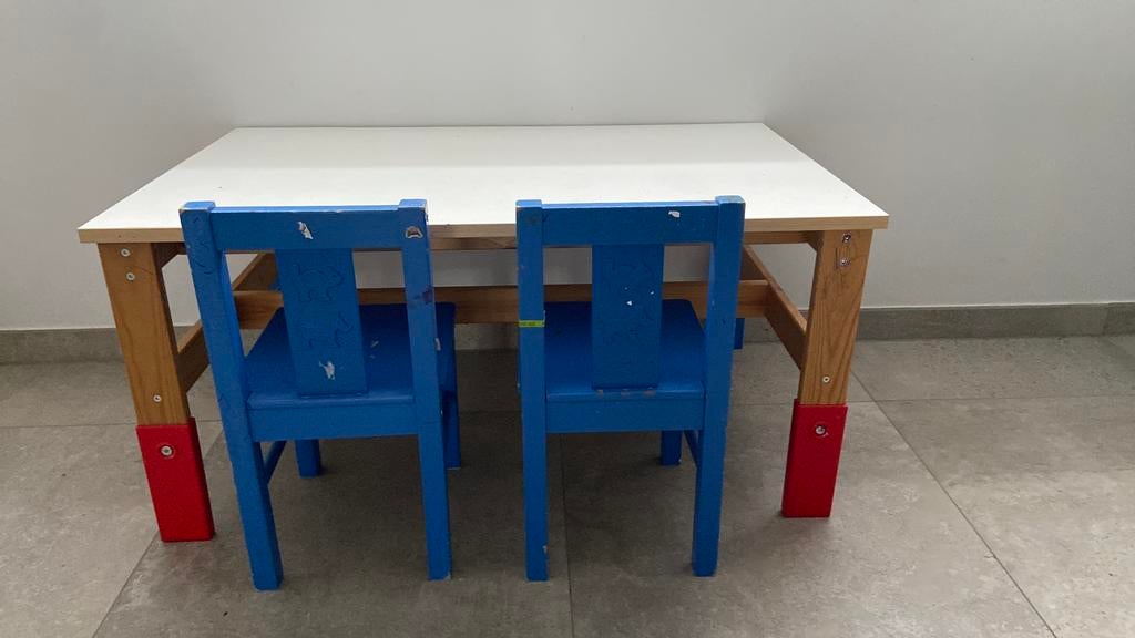 Houten speeltafel, Kinderen en Baby's, Kinderkamer | Tafels en Stoelen, Ophalen, Zo goed als nieuw