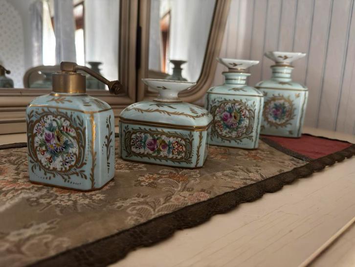 Set decoratieve parfumflesjes in porselein / opaline stijl, Collections, Parfums, Comme neuf, Enlèvement ou Envoi