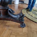 Ronde antieke tafel met walvisvoetjes, Ophalen