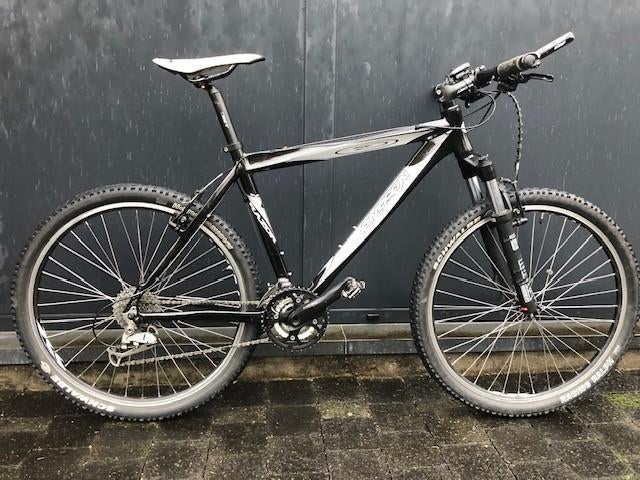 Mountainbike met 27 versnellingen Shimano DEORE LX, Vélos & Vélomoteurs, Vélos | VTT & Mountainbikes, Comme neuf, 49 à 53 cm, Enlèvement