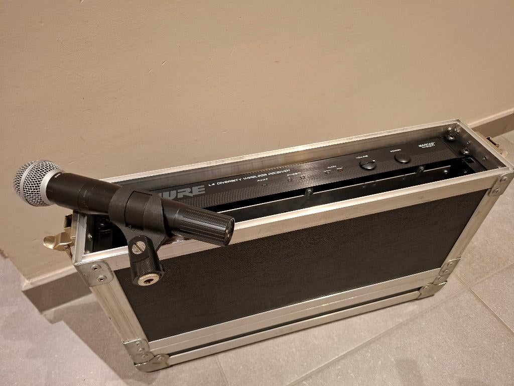 Wireless microphone Shure SM58 (gratis flightcase), Musique & Instruments, Microphones, Comme neuf, Sans fil, Enlèvement