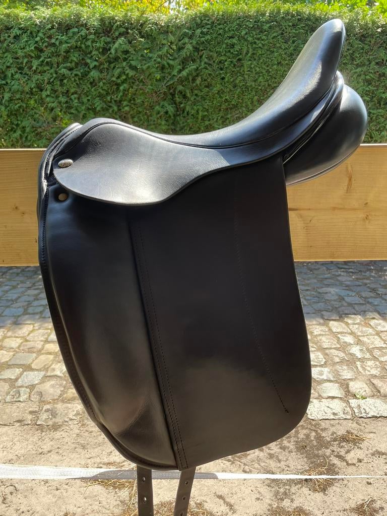 Dresuurzadel VB Saddlery, Animaux & Accessoires, Chevaux & Poneys | Selles, Comme neuf, Enlèvement ou Envoi