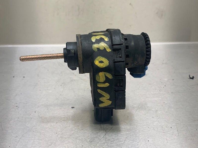 PHARE MOTEUR Mazda 323 Fastbreak (BJ14) (01-1998/09-2003), Utilisé, Mazda