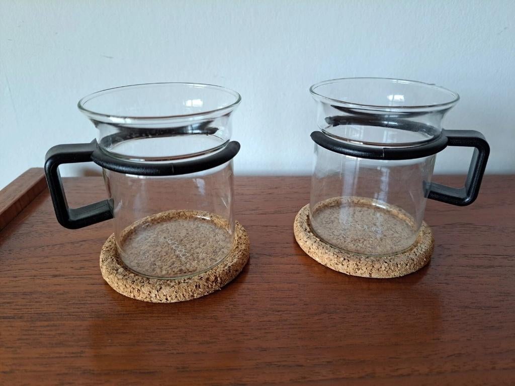Partager Bodum Lot 2 tasses à thé verre Noires Bistro, Maison & Meubles, Enlèvement ou Envoi, Comme neuf, Verre, Autres styles