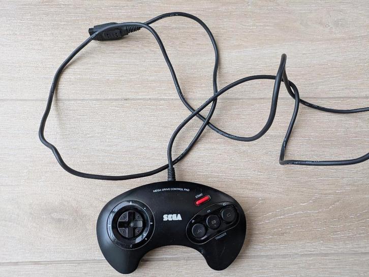 Mega Drive-controller - Sega, Games en Spelcomputers, Spelcomputers | Sega, Gebruikt, Mega Drive, Met 1 controller, Ophalen of Verzenden