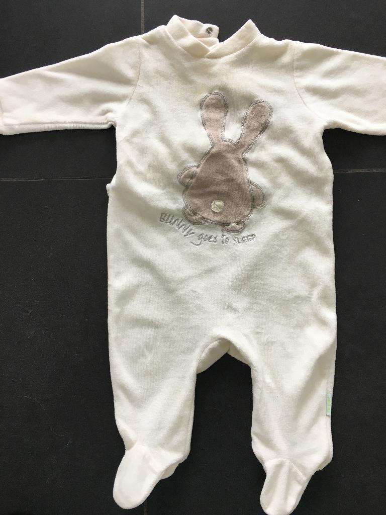 Pakje of pyjama beige maat 68, Enfants & Bébés, Vêtements de bébé | Taille 68, Garçon ou Fille, Enlèvement ou Envoi, Costume, Comme neuf