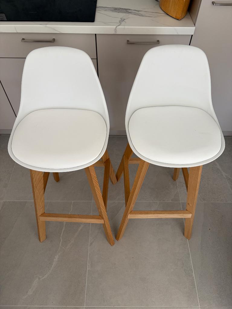 Chaises hautes, 2 tabourets, Comme neuf, Enlèvement, Bois