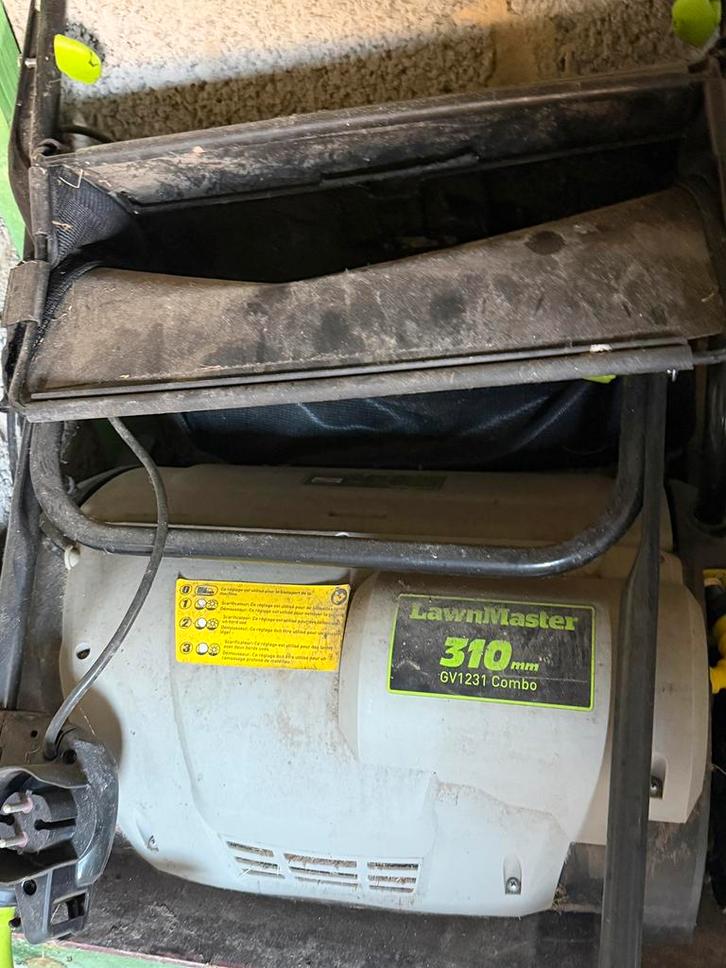 LawnMaster GV1231 Verticuteermachine/beluchter (310 mm), Tuin en Terras, Hand-tuingereedschap, Zo goed als nieuw, Ophalen