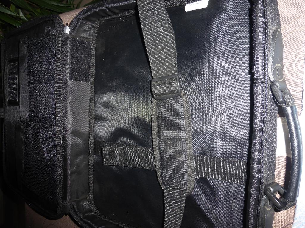 LAPTOPTAS diagonaal 52 cm en 56 cm en 15 of 16 inch, Computers en Software, Ophalen, 16 inch