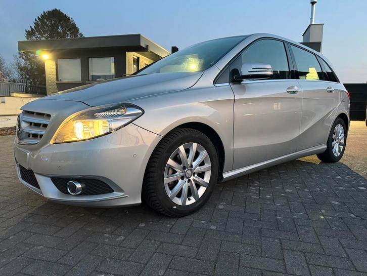 MERCEDES B180 i benzine LEDER AIRCO RADIO BLUETOOTH 30.000KM, Auto's, Mercedes-Benz, Bedrijf, Te koop, B-Klasse, ABS, Airbags