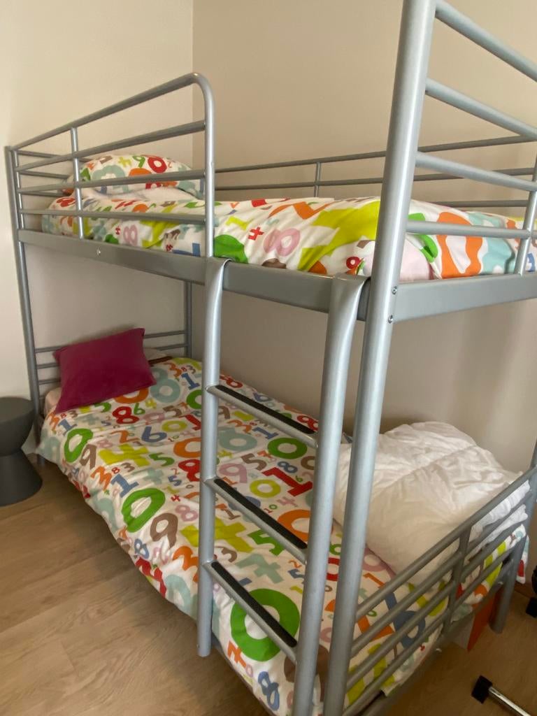 Stapelbed grijs metaal Ikea, Ophalen, Zo goed als nieuw, Stapelbed