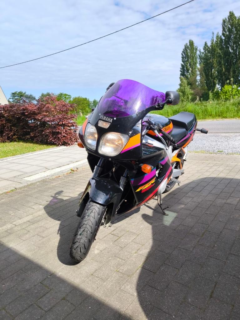 Yamaha FZR 600 Genesis, Motos, 600 cm³, Plus de 35 kW, Échappement sport, 4 cylindres