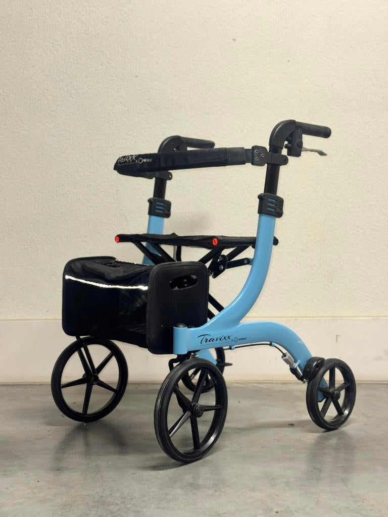 Prachtig Plooibaar lichtgewicht rollator met grote banden, Diversen, Ophalen of Verzenden, Lichtgewicht, Zo goed als nieuw