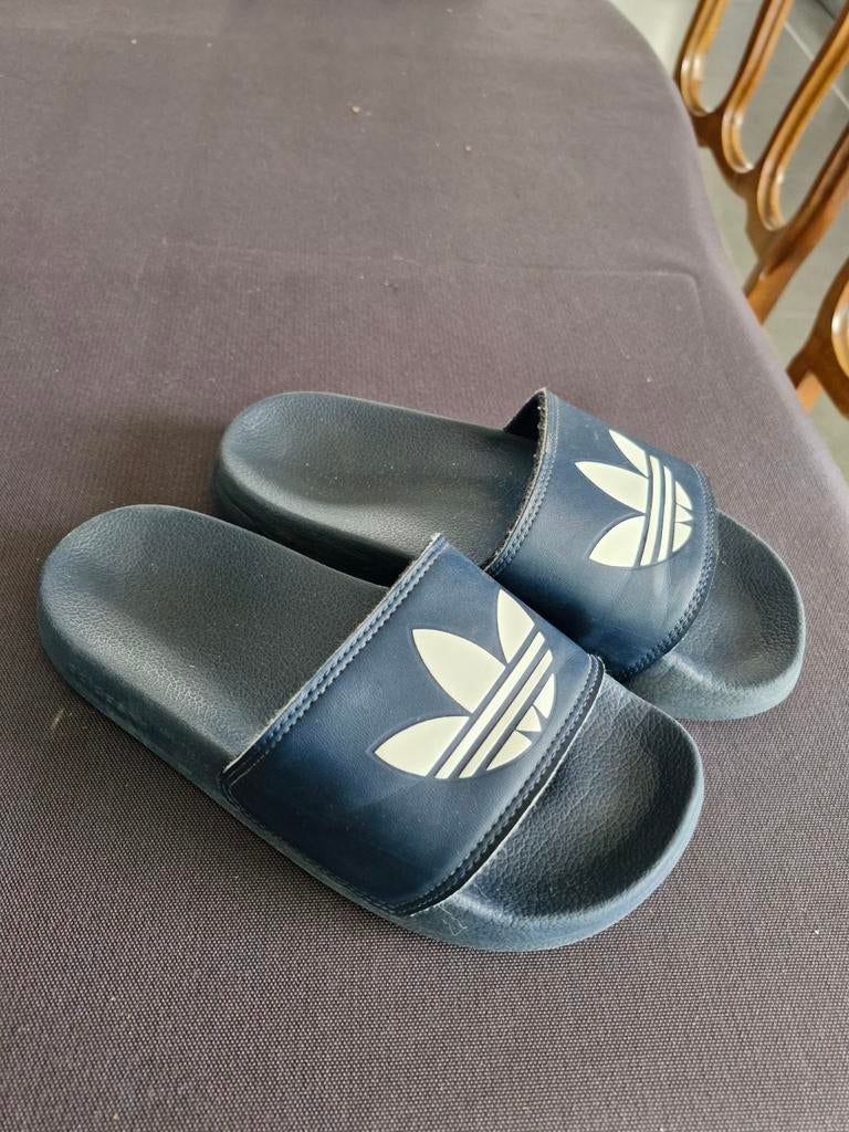 Adidas pantoffels, nieuwstaat, maat 34, Ophalen
