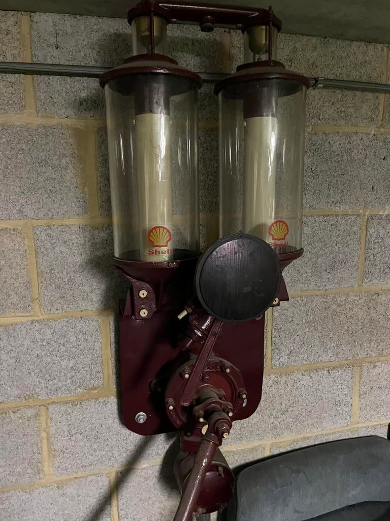 Oude benzine of olie pomp, Ophalen